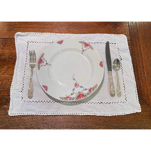 Vintage White Cotton Embroidered Placemats, Set of 7 - Picture 6 of 10